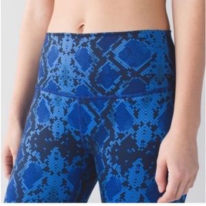 Like New Lululemon Wunder Under Snake Print sz 4 🐍